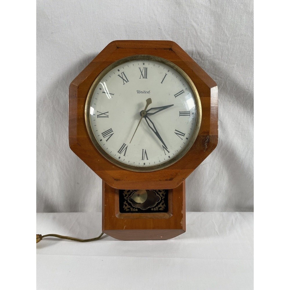 Vintage United Metal Goods Mfg Co Model No. 59 Electric Wall Clock Working READ